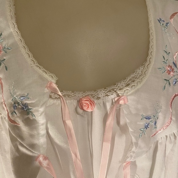 Take Nine Maternity 2PC white Robe & Nursing GownS - Picture 3 of 11